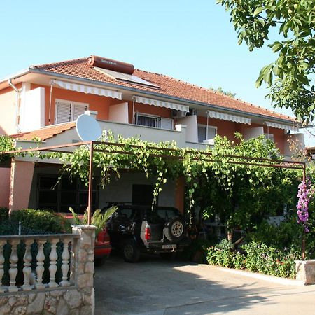 Apartments And Rooms Dobrila Jelsa  Phòng bức ảnh