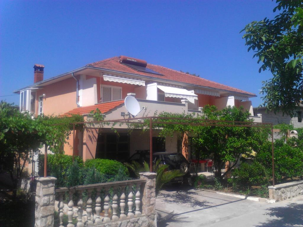 Apartments And Rooms Dobrila Jelsa  Ngoại thất bức ảnh
