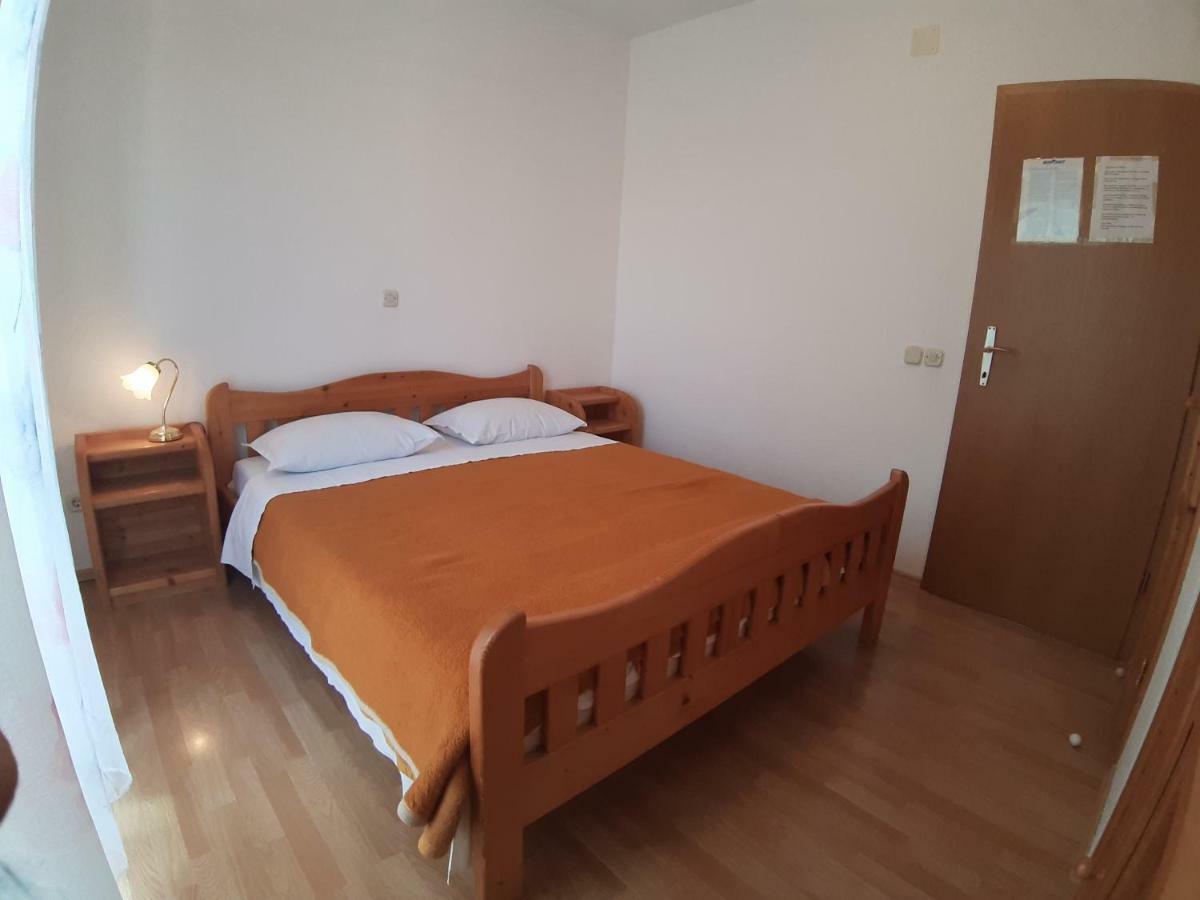 Apartments And Rooms Dobrila Jelsa  Ngoại thất bức ảnh